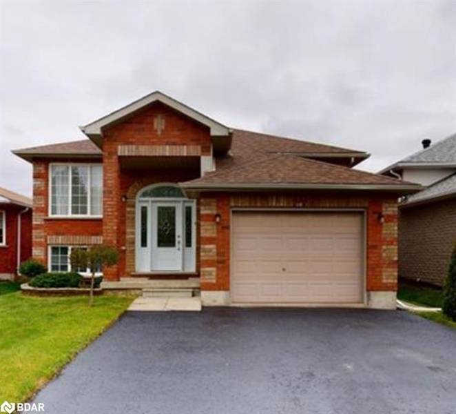 133 Monique Crescent, Barrie, ON L4M 6Z3