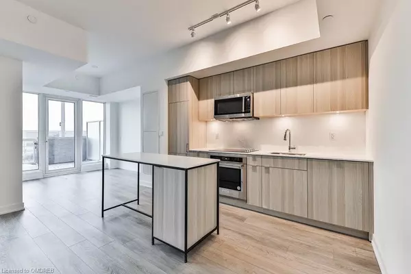 220 Missinnihe Way #112, Mississauga, ON L5H 0A9