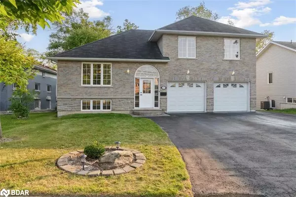 121 Riverglen Drive, Keswick, ON L4P 2R3