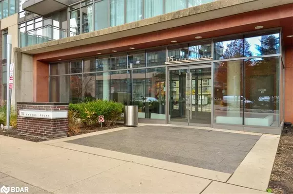 15 Brunel Court #201, Toronto, ON M5V 3Y4