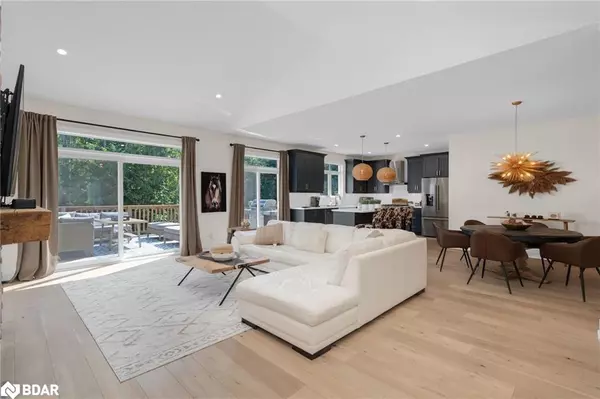 Innisfil, ON L0L 1W0,877 Pine Avenue Avenue