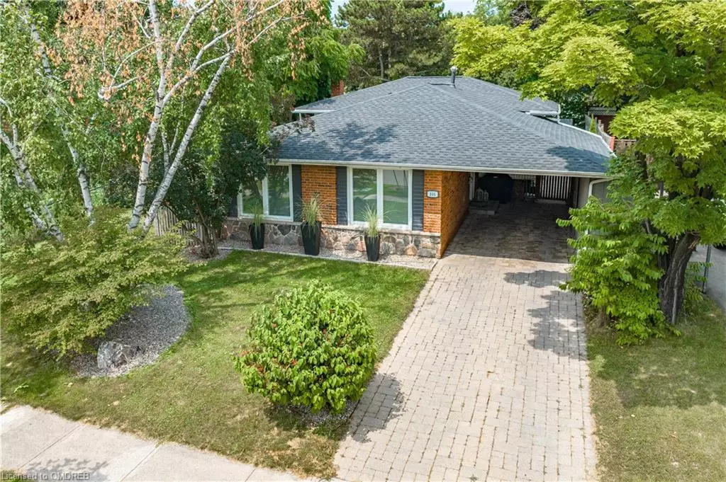 Oakville, ON L6H 1G2,105 Osborne Crescent