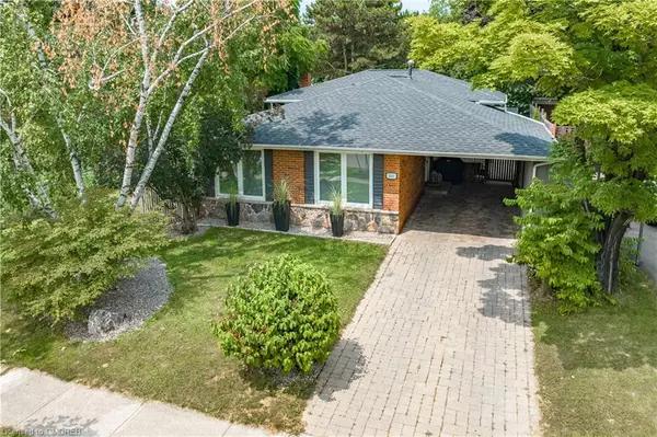 105 Osborne Crescent, Oakville, ON L6H 1G2