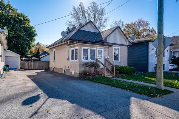 94 Pleasant Avenue, St. Catharines, ON L2R 1Y1