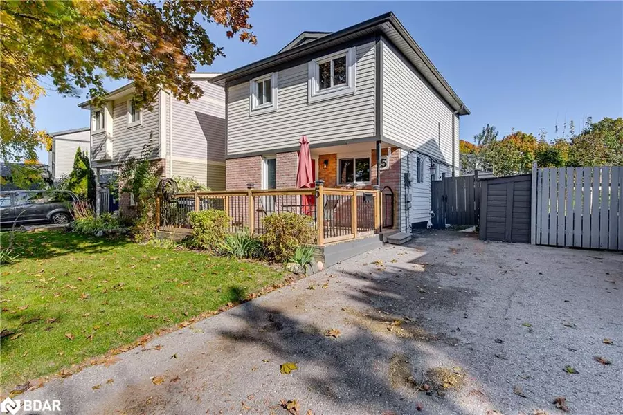 5 Dickens Drive, Barrie, ON L4N 5C4