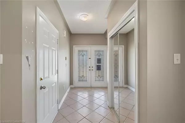 Mississauga, ON L5W 1X2,7173 Village Walk