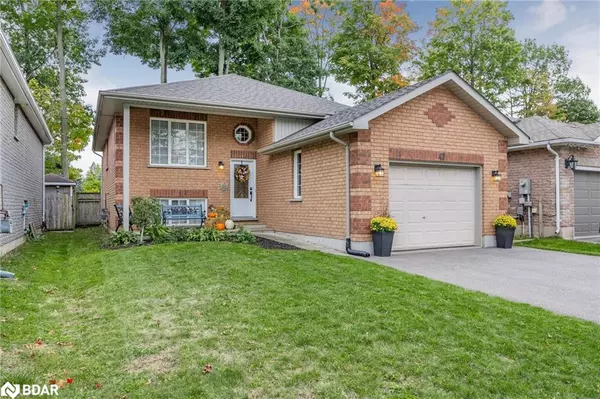 47 Monique Crescent, Barrie, ON L4M 6Y3