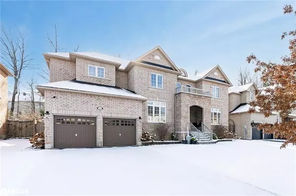 28 Camelot Square, Barrie, ON L4M 0C3