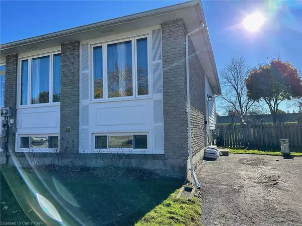 61 Roman Crescent, Brantford, ON N3V 1A2