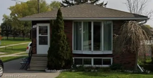 34 Elmwood Avenue, Cambridge, ON N1R 4X9