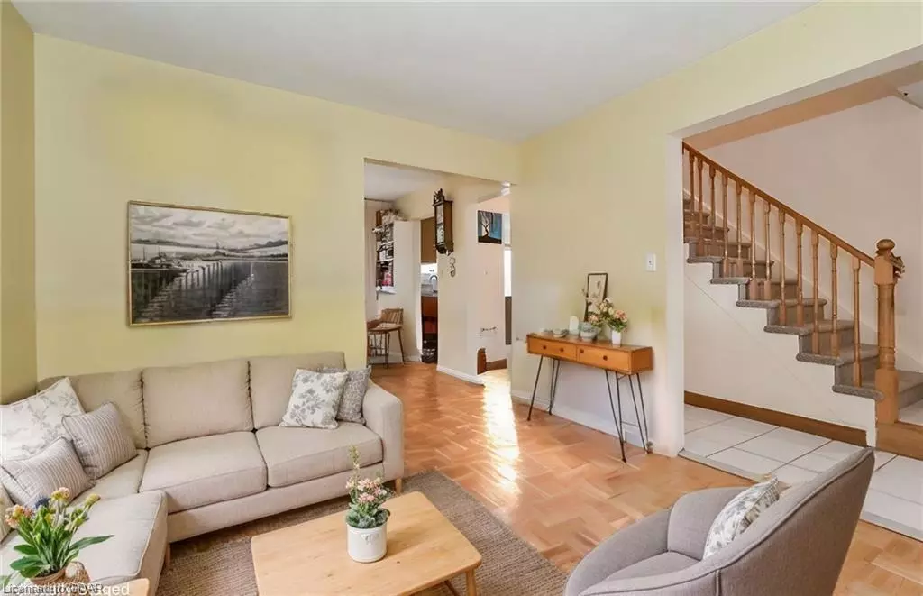 Fergus, ON N1M 3M5,109 Parkside Drive W