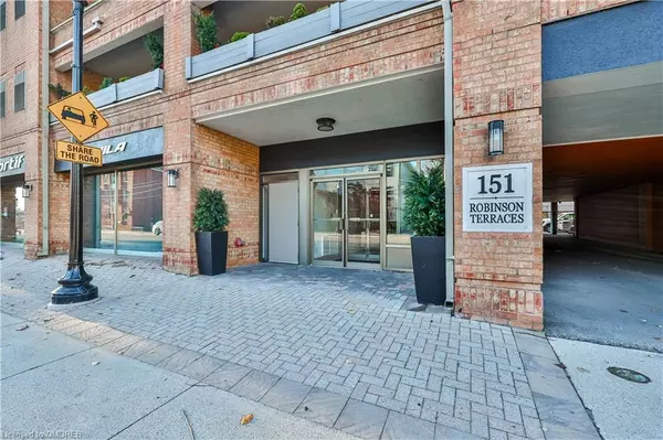 Oakville, ON L6J 3A3,151 Robinson Street #406