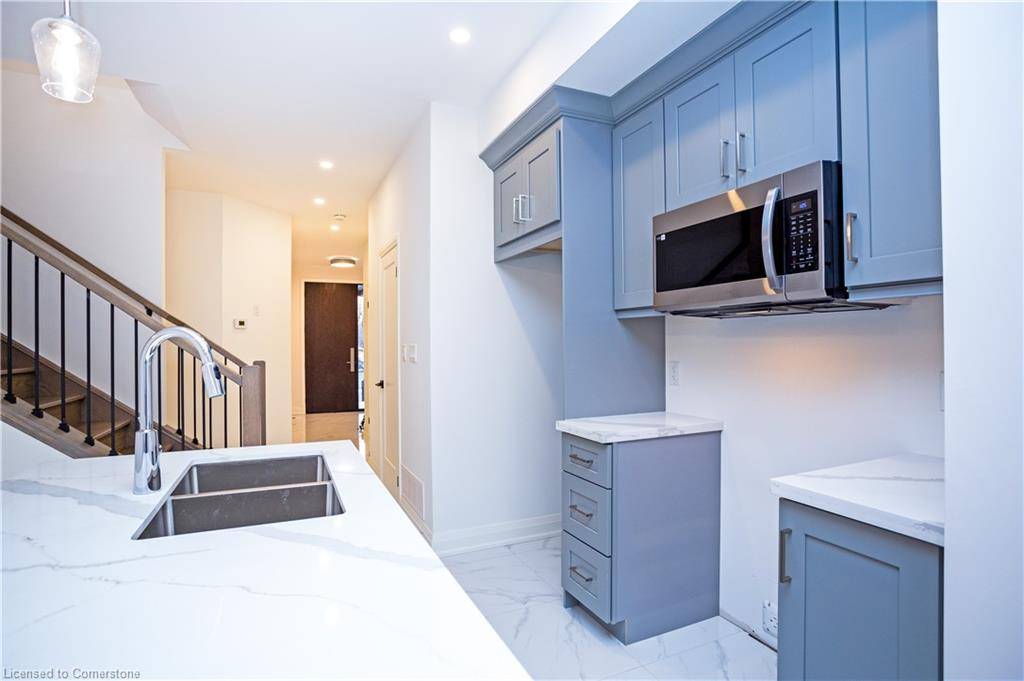 Hamilton, ON L9A 3H7,31 Dana Drive