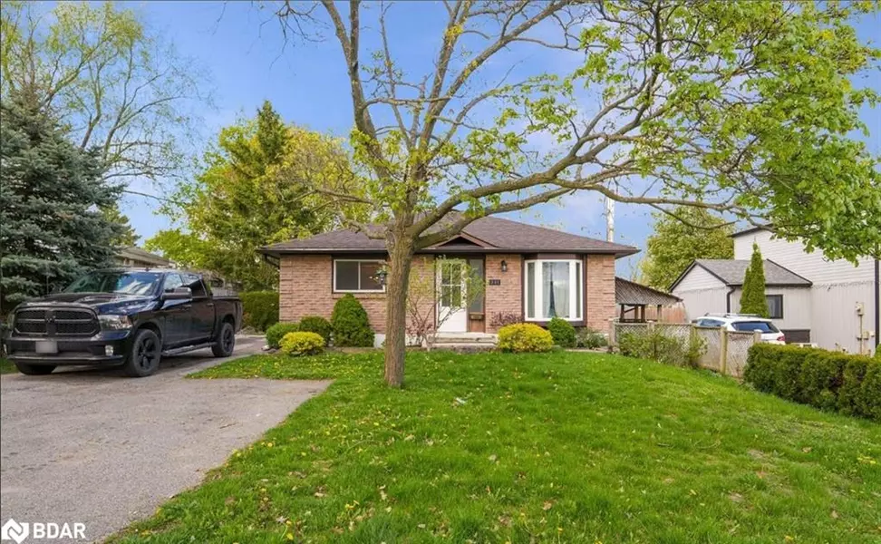 241 Letitia Street #Upper, Barrie, ON L4N 4Y7