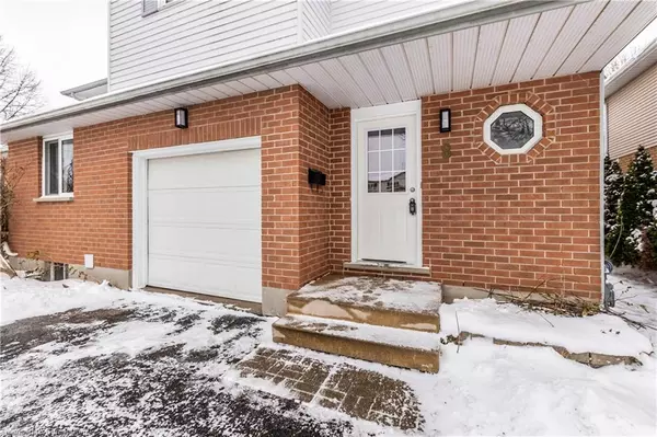 Kitchener, ON N2E 3K8,8 Tamvale Crescent