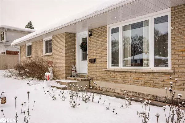 Oro-medonte, ON L3V 6H8,93 Jamieson Crescent