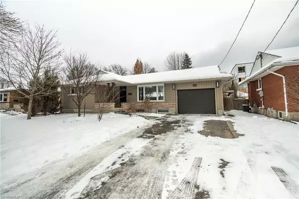 31 Pinecrest Drive, Kitchener, ON N2A 2G7