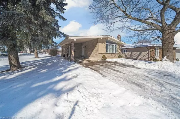 Kitchener, ON N2E 1A5,124 Roberts Crescent #Upper