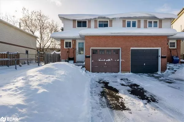 59 Robin Court, Barrie, ON L4M 5L9