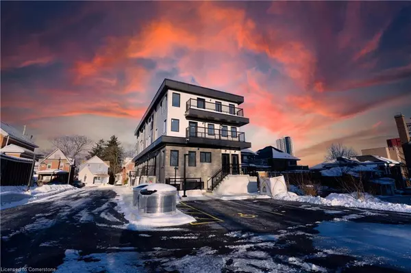 Kitchener, ON N2G 3J5,17 Peter Street #10