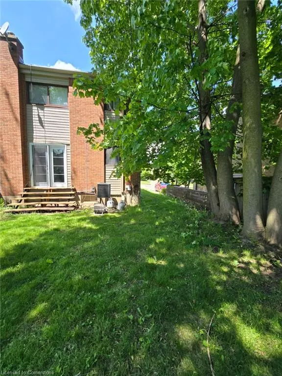 Waterloo, ON N2J 2T3,49 Marshall Street #B