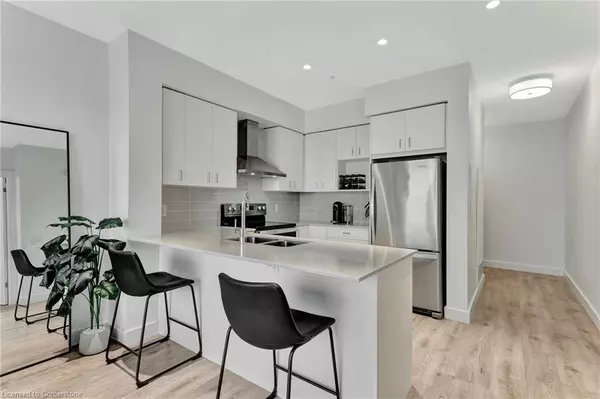 50 Grand Avenue S #906, Cambridge, ON N1S 0C2