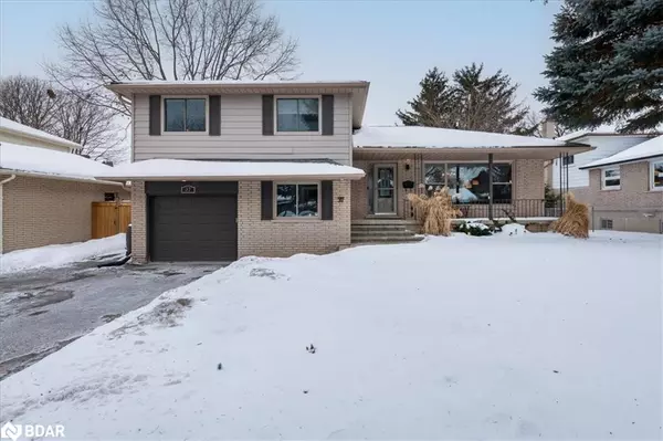 37 Peacock Lane, Barrie, ON L4N 3R7