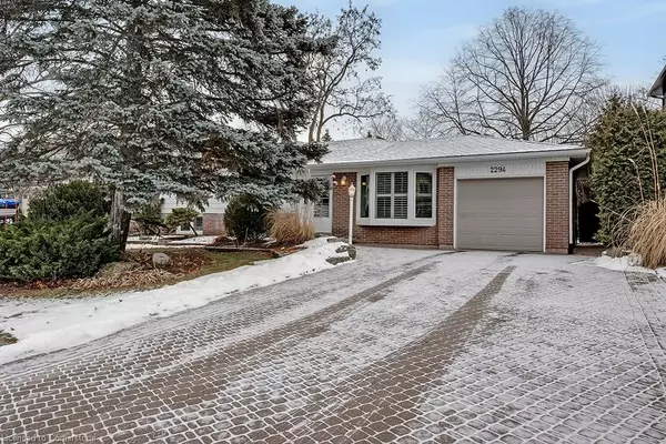 2294 Yolanda Drive, Oakville, ON L6L 2H8