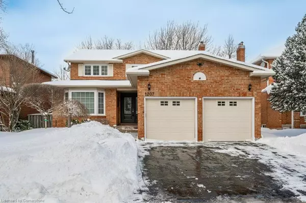 1207 Pilgrims Way, Oakville, ON L6M 1H3