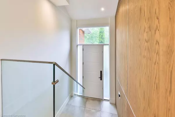 Mississauga, ON L5C 2M2,3469 Credit Heights Drive