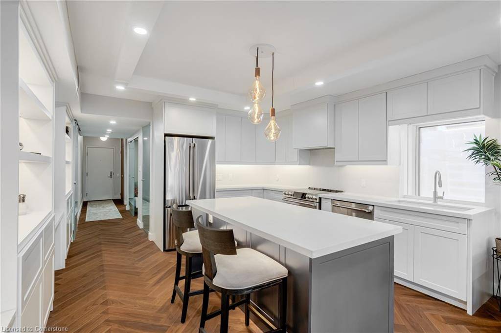71 Simcoe Street #2201, Toronto, ON M5J 2S9