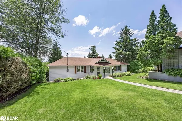 Oro-medonte, ON L3V 6H1,1125 Woodland Drive