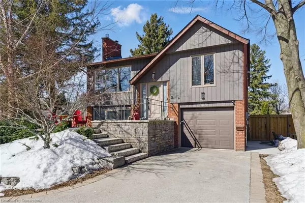 563 Tuscarora Drive, Ancaster, ON L9G 3N9