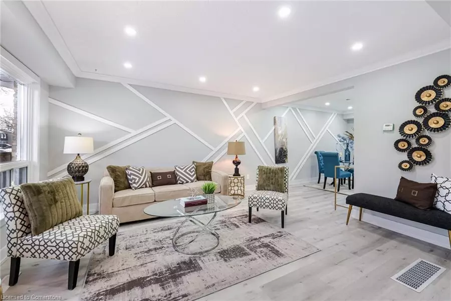 1445 Fenelon Crescent, Oshawa, ON L1J 6G2