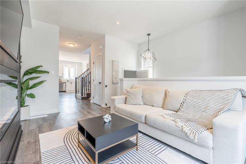 Hamilton, ON L8J 0M6,61 Soho Street #35