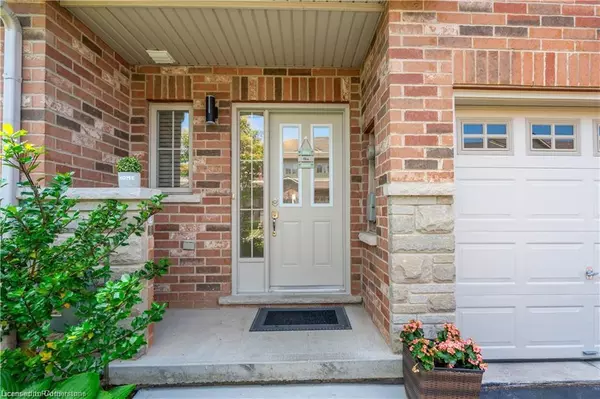 Stoney Creek, ON L8E 0E4,15 Marina Point Crescent