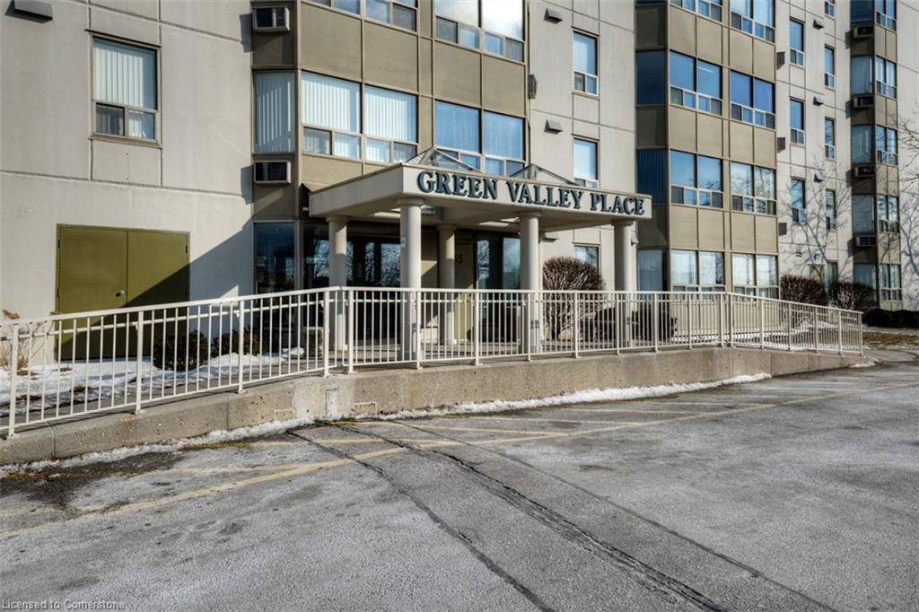 Kitchener, ON N2P 2A5,35 Green Valley Drive #710