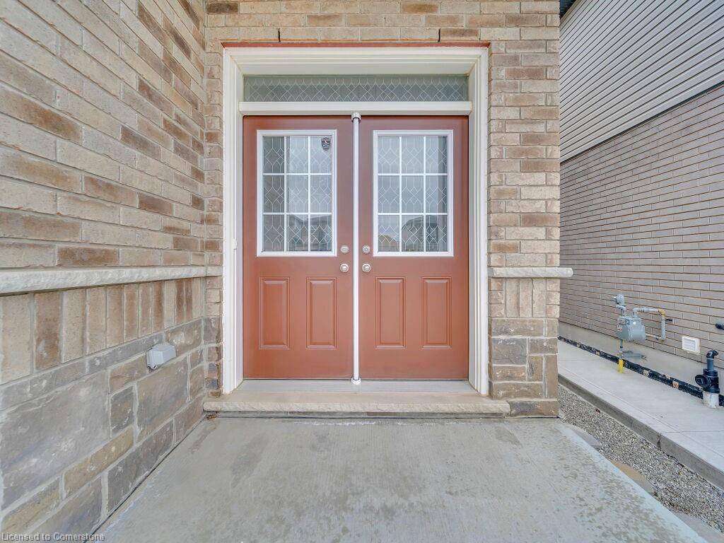 Kitchener, ON N2R 0P6,52 Saddlebrook Court