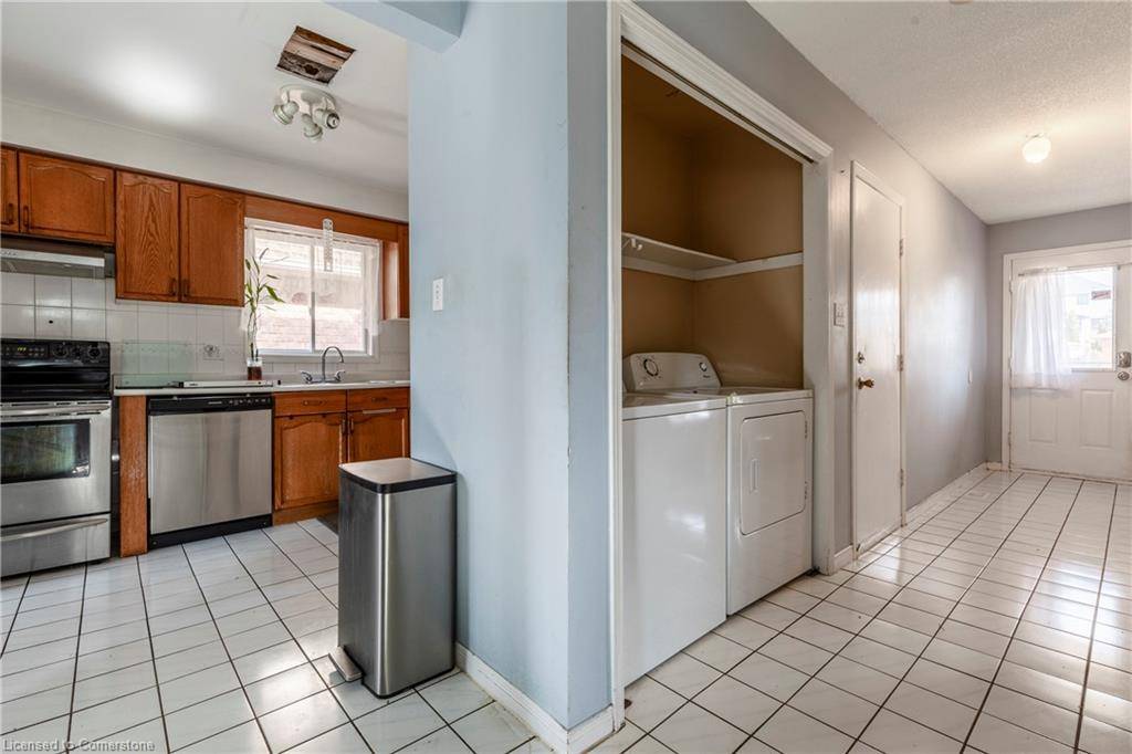 Hamilton, ON L8W 3V2,707 Acadia Drive