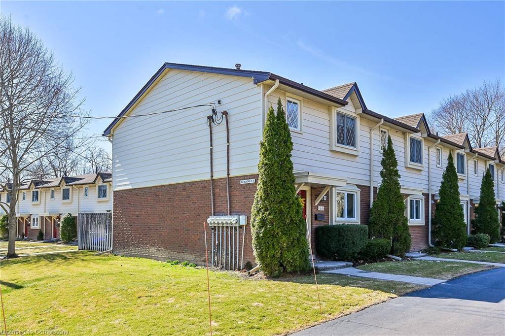 Dundas, ON L9H 3H1,16A Bond Street S