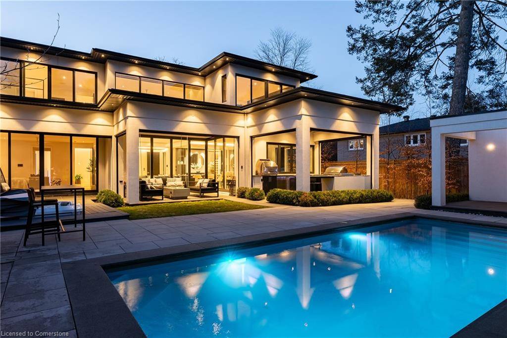Oakville, ON L6J 6G2,2488 Lakeshore Road E