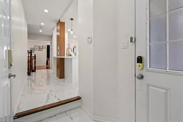 7 Mccandless Court Milton, ON L9T 2C4