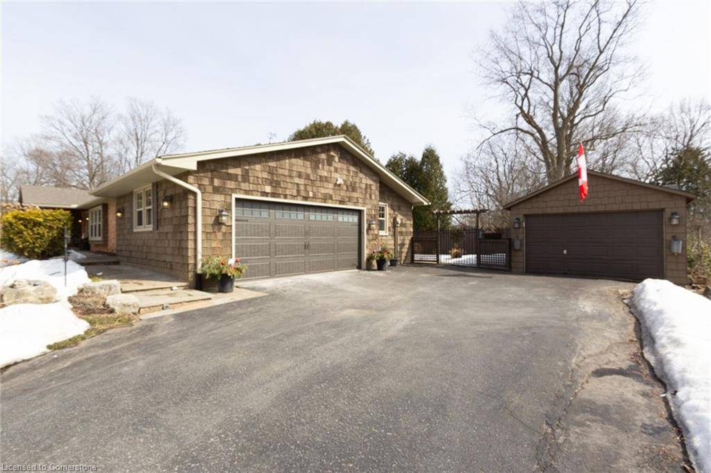 Hamilton, ON L8N 2Z7,15 Coachman Crescent