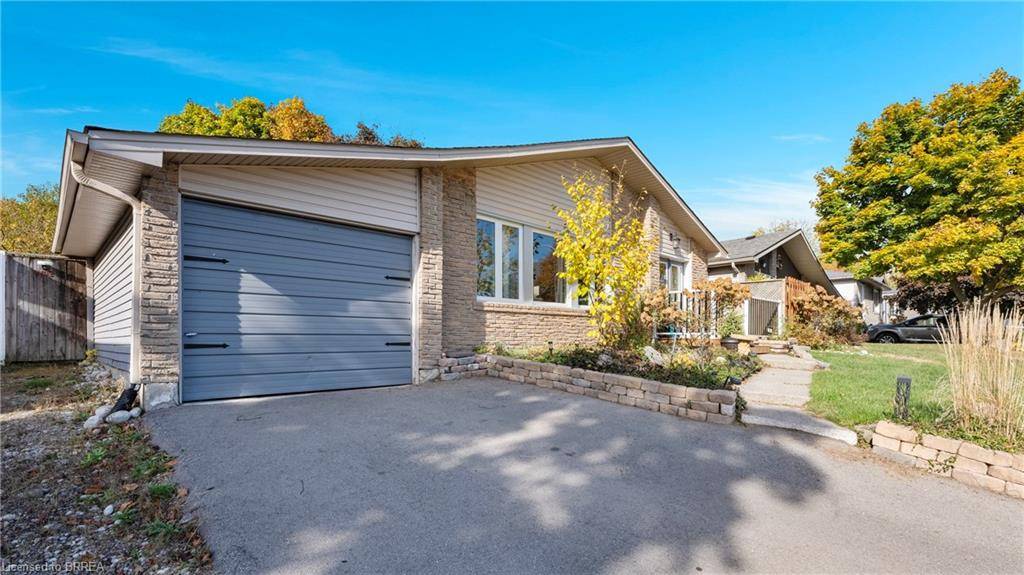 Paris, ON N3L 3K9,20 Columbine Crescent