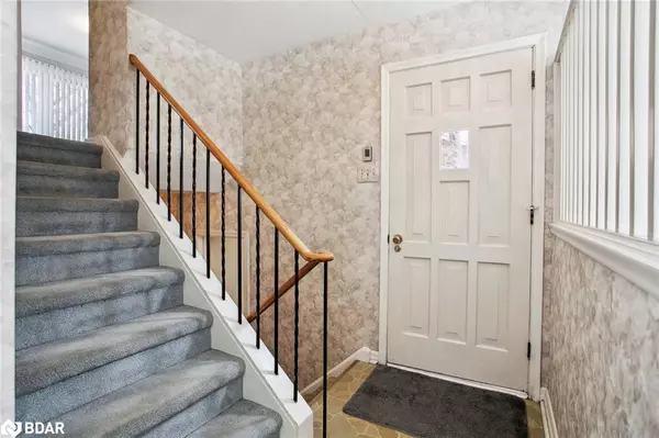 Mississauga, ON L5M 1W2,123 Vista Drive