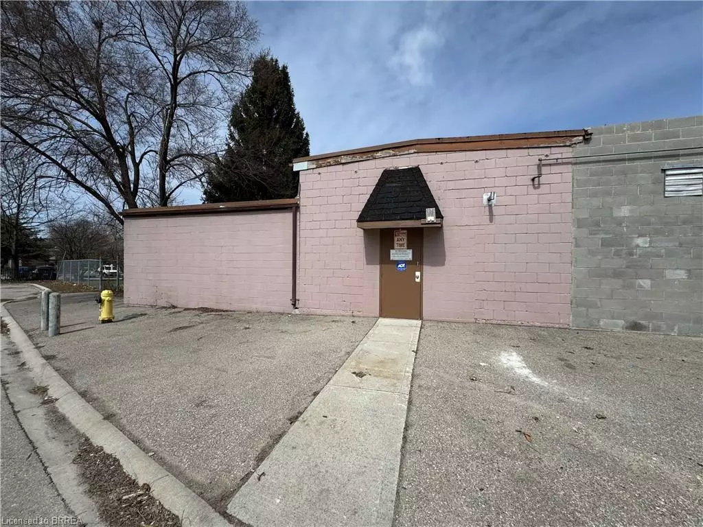 Brantford, ON N3S 2G8,197 Erie Avenue #Rear #1 & #2