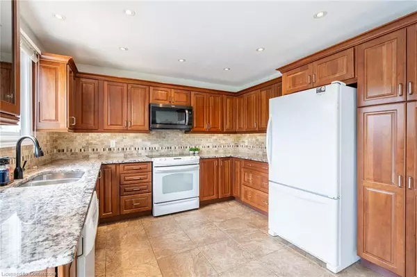 Stoney Creek, ON L8G 4T6,44 Goldcrest Drive