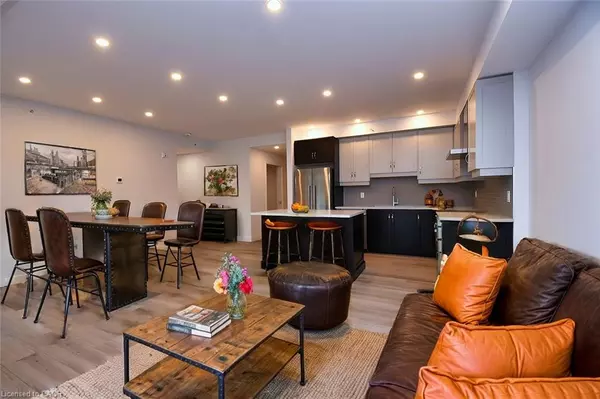 Ancaster, ON L9G 1N4,153 Wilson Street W #306