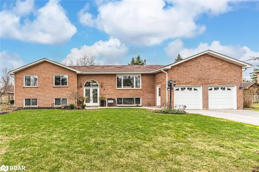 4 Heatherwood Drive, Midhurst, ON L9X 0N4