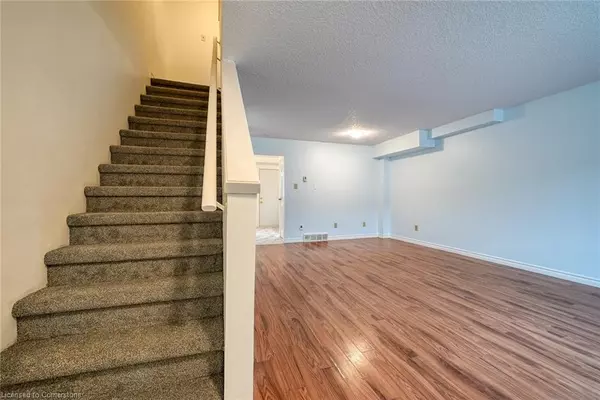 Woodstock, ON N4T 1L1,394 Springbank Avenue #4